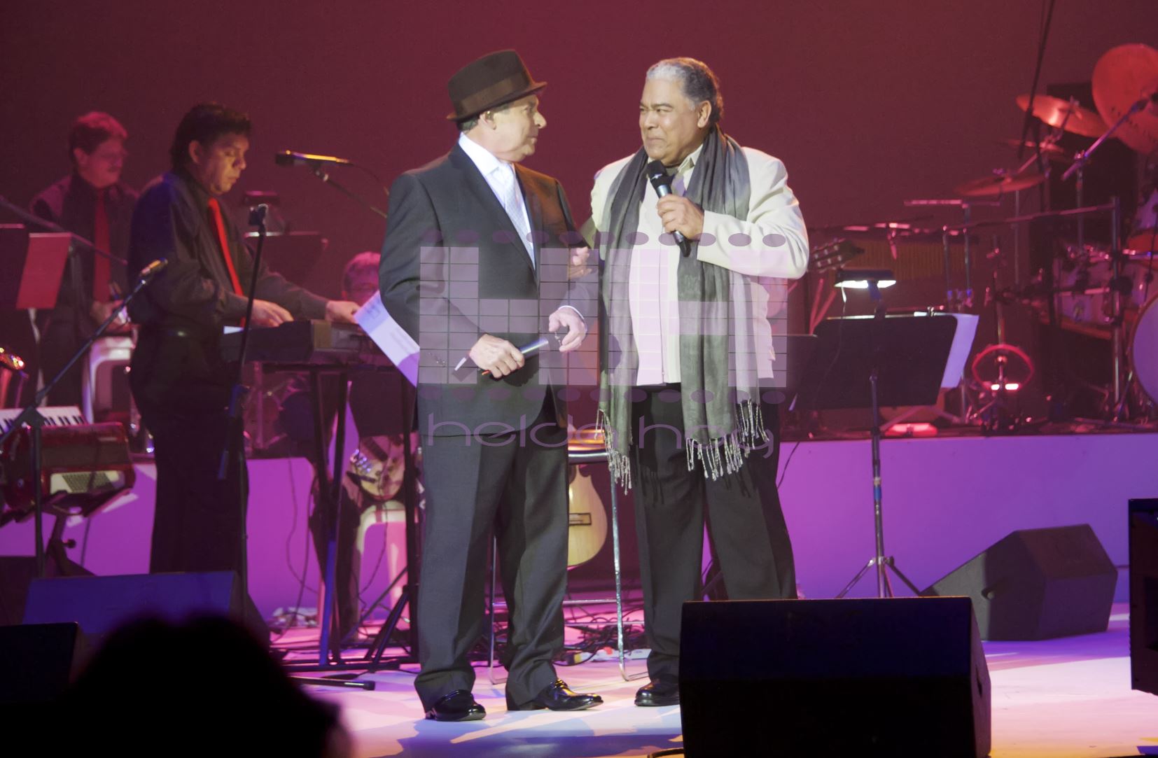 chucho y danny show 2 wa crop