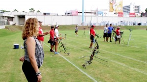 comite olimpico Sara Rosario visita las practicas del EquipoPUR Tiro con Arco